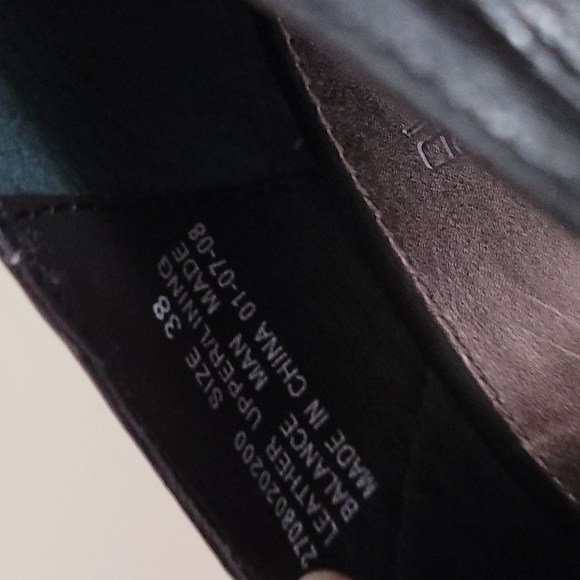 Shoes - Picture 3 of 4